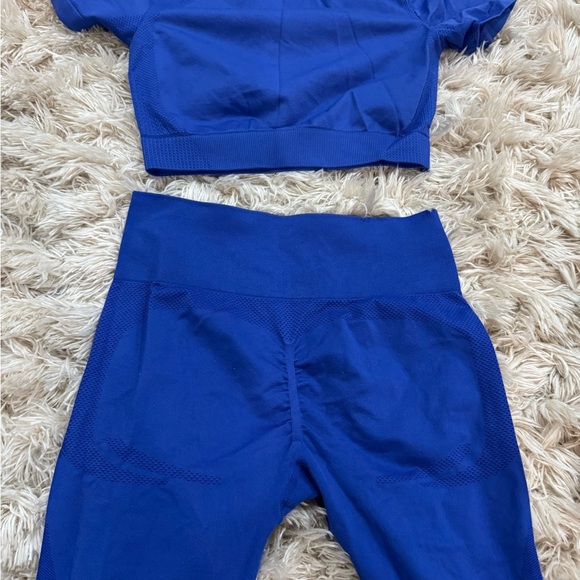 Royal Blue Seamless 2-Piece Workout Set (Size L) - Picture 7 of 7